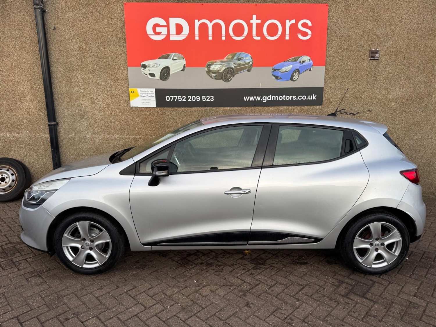 Used Renault Clio 2013 for sale - 76370608: Photo 2