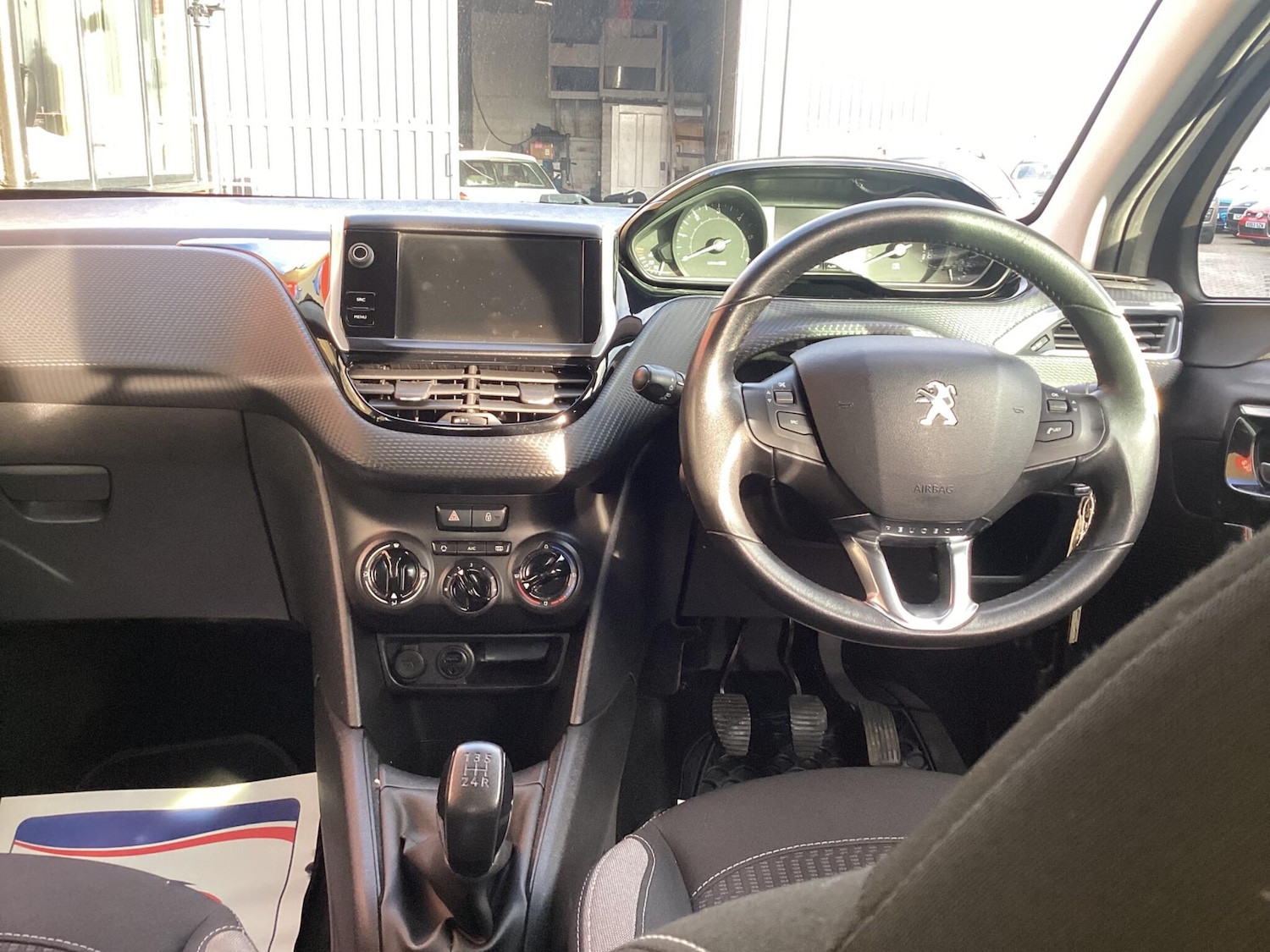 Used Peugeot 208 2015 for sale - 76850180: Photo 14