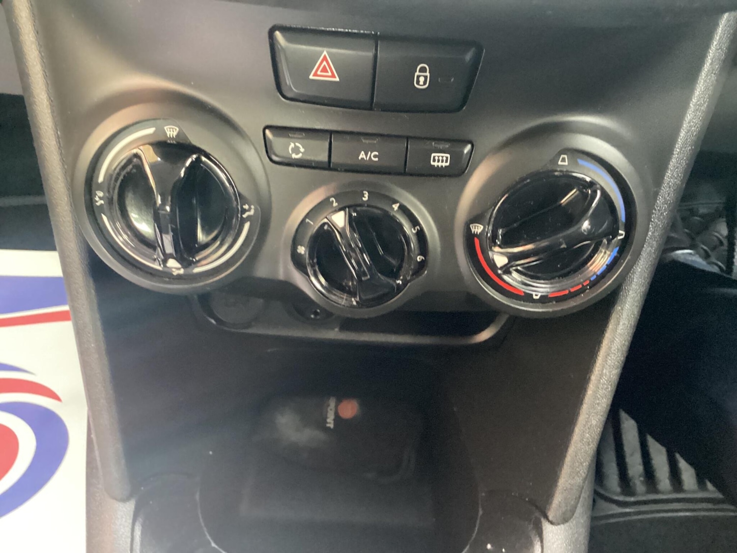 Used Peugeot 208 2015 for sale - 76850180: Photo 17