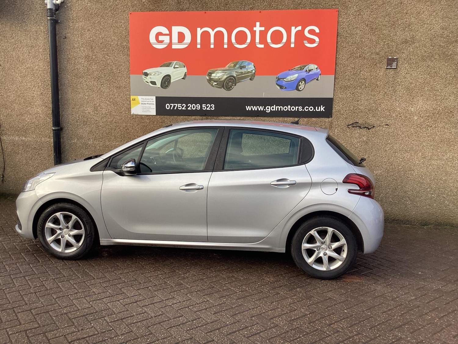Used Peugeot 208 2015 for sale - 76850180: Photo 5