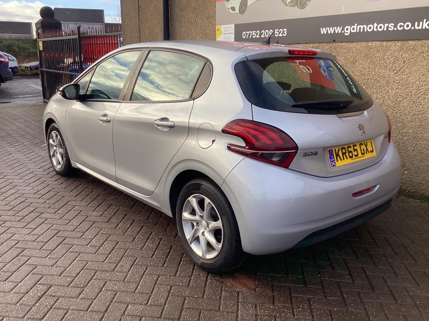 Used Peugeot 208 2015 for sale - 76850180: Photo 7