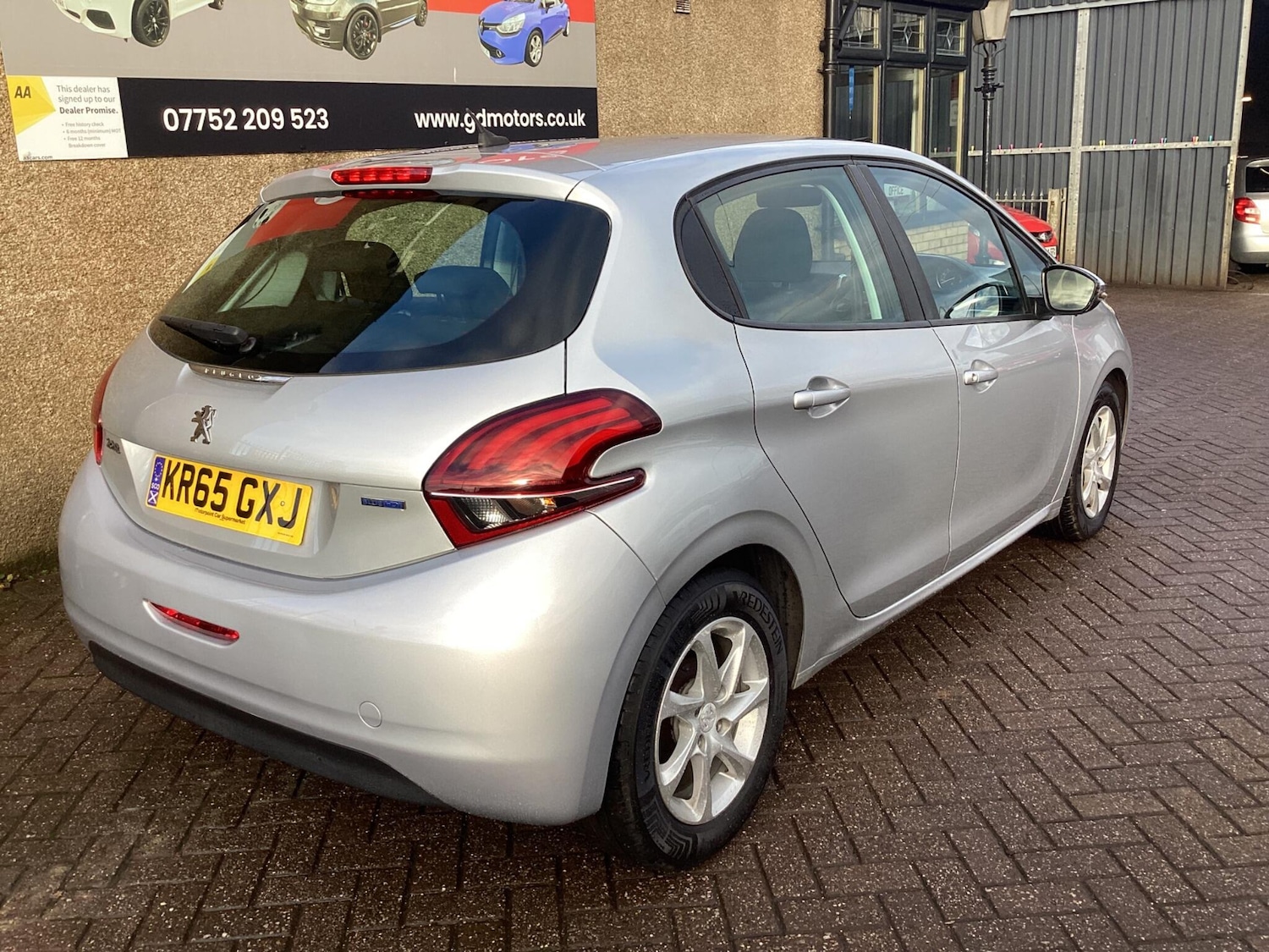 Used Peugeot 208 2015 for sale - 76850180: Photo 9