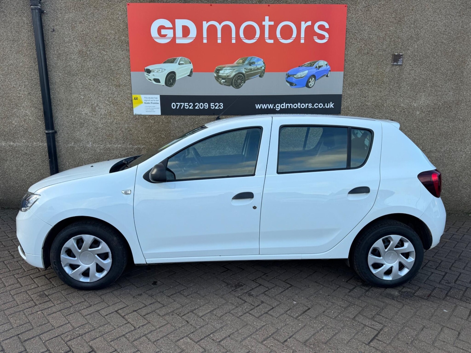Used Dacia Sandero for sale - 77925221: Photo 2