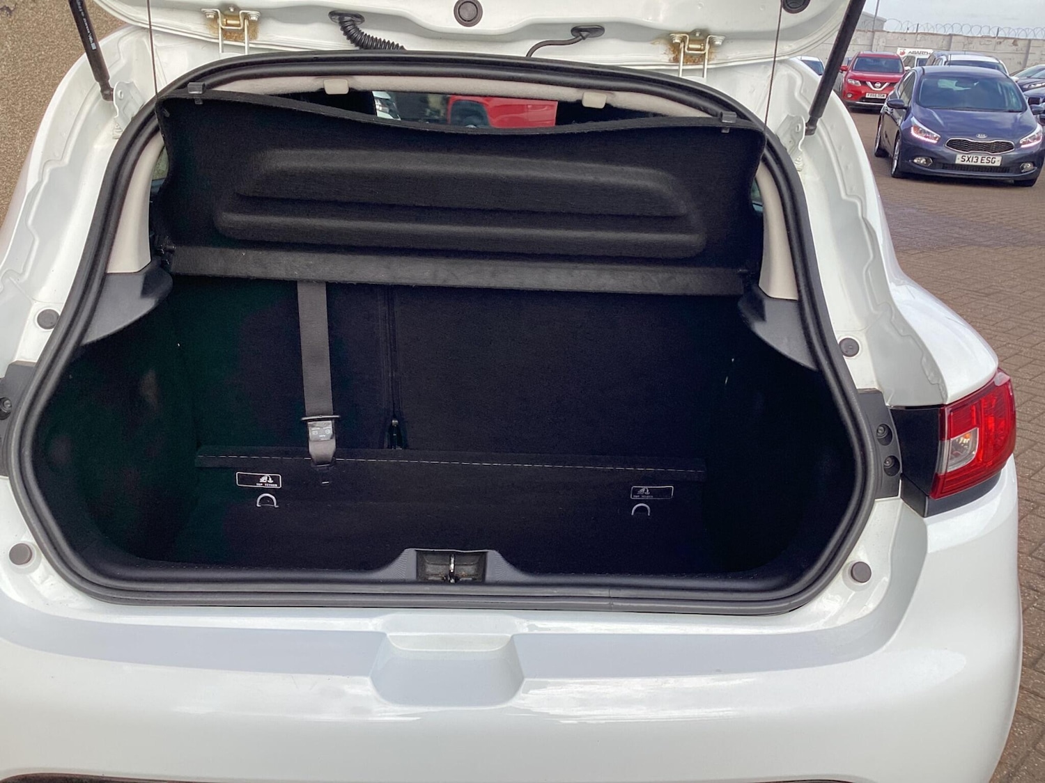 Used Renault Clio 2013 for sale - 76227288: Photo 10