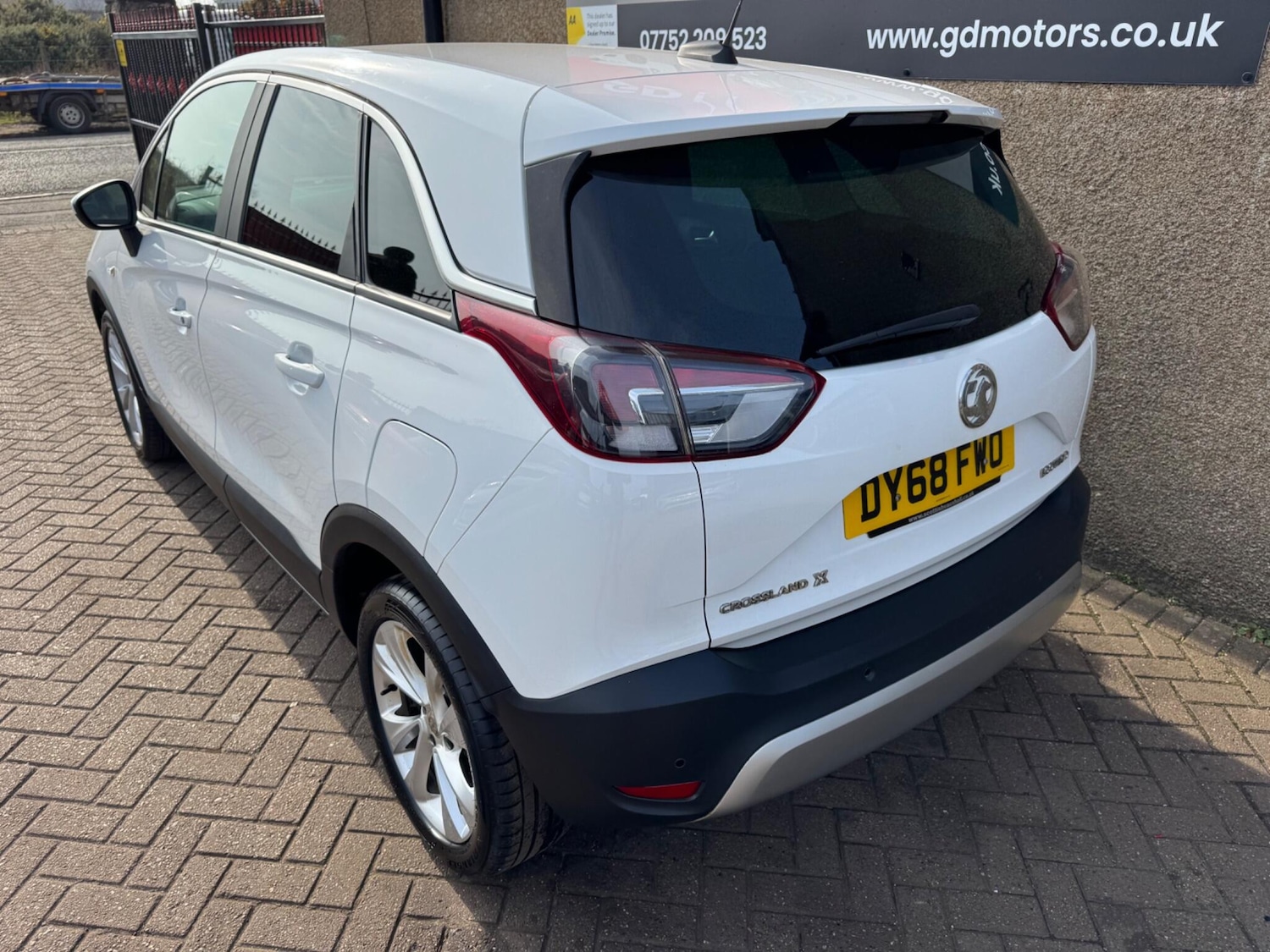 Used Vauxhall Crossland X 2018 for sale - 77982340: Photo 2