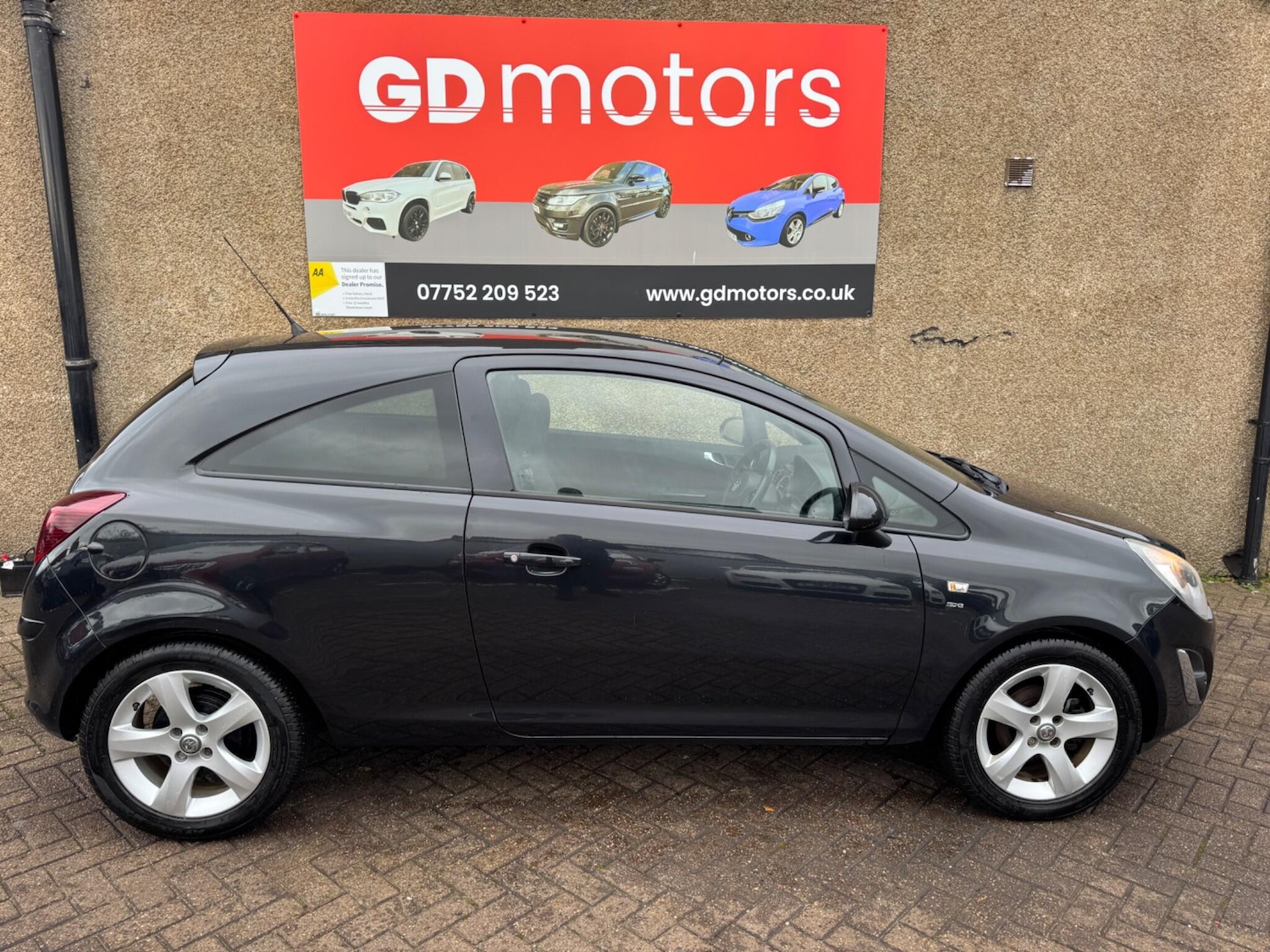 Used Vauxhall Corsa 2015 for sale - 76658845: Photo 2