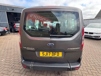 Used Ford Grand Tourneo Connect 2017 for sale - 77925629: Photo