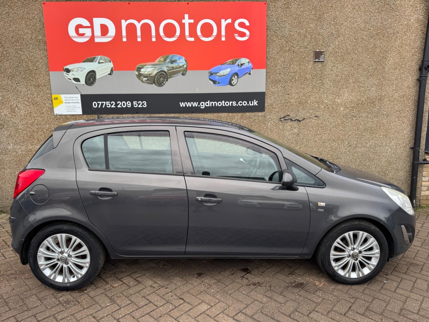 Used Vauxhall Corsa 2013 for sale - 76935879: Photo 2