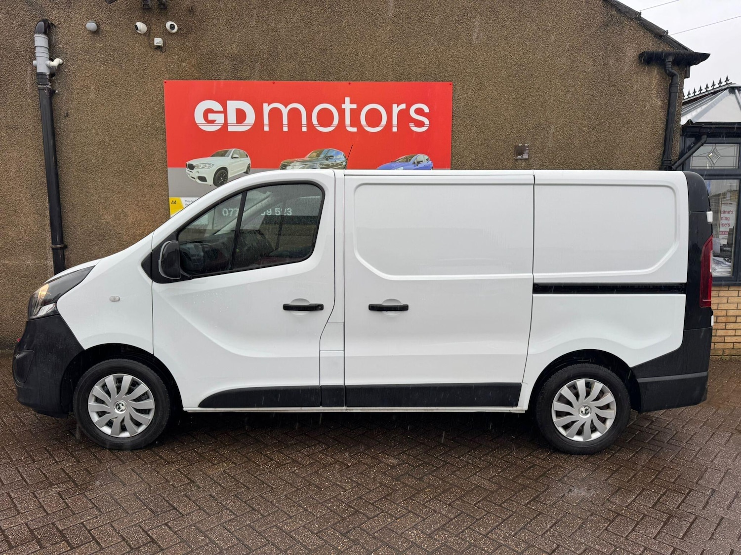 Used Vauxhall Vivaro 2015 for sale - 76572775: Photo 2