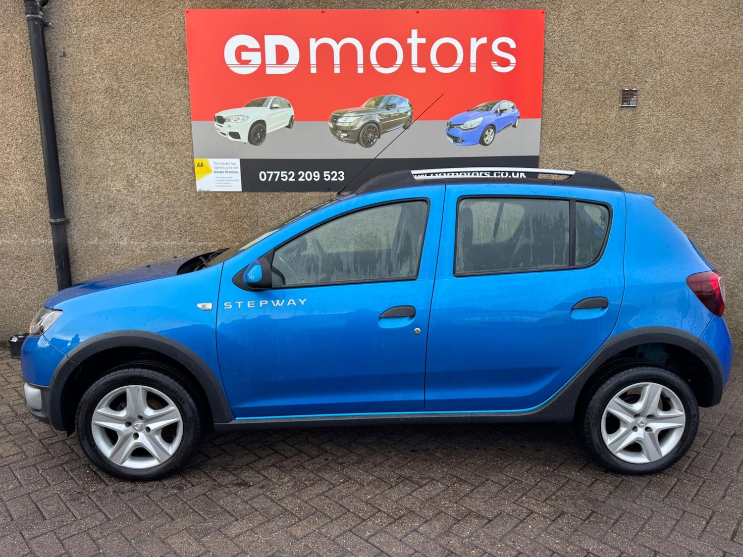 Used Dacia Sandero Stepway 2014 for sale - 77230237: Photo 2