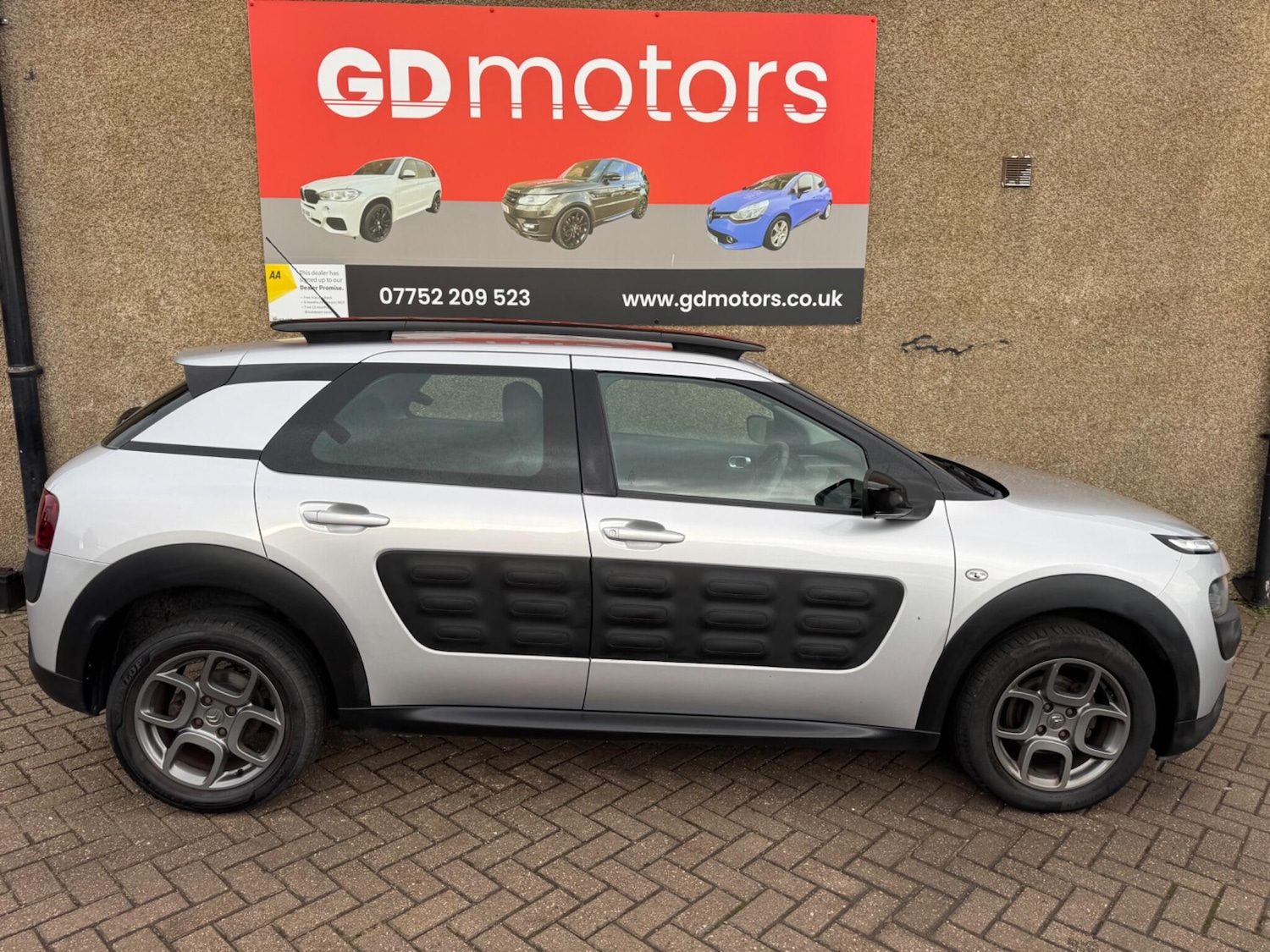 Used Citroen C4 Cactus 2015 for sale - 76913668: Photo 2