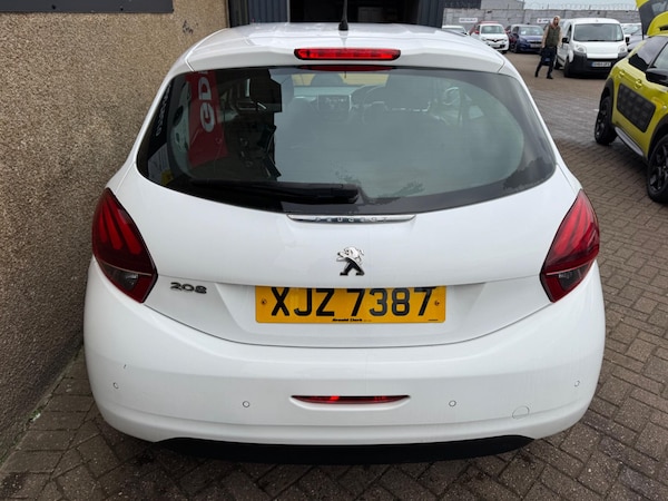 Used Peugeot 208 2015 for sale - 76306875: Photo 10