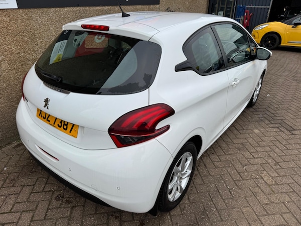 Used Peugeot 208 2015 for sale - 76306875: Photo 11