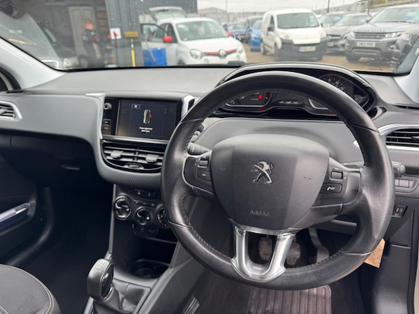 Used Peugeot 208 2015 for sale - 76306875: Photo 17