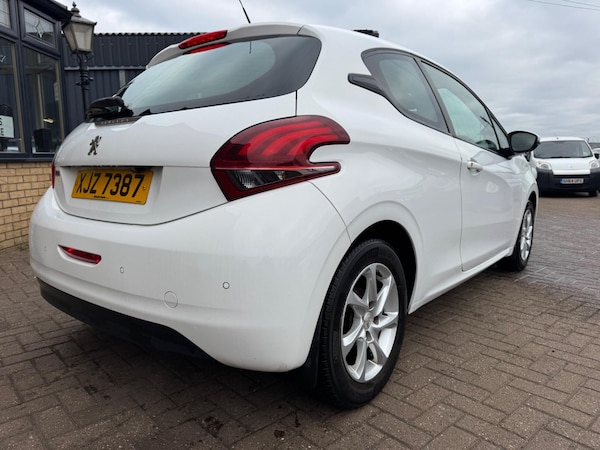 Used Peugeot 208 2015 for sale - 76306875: Photo 8