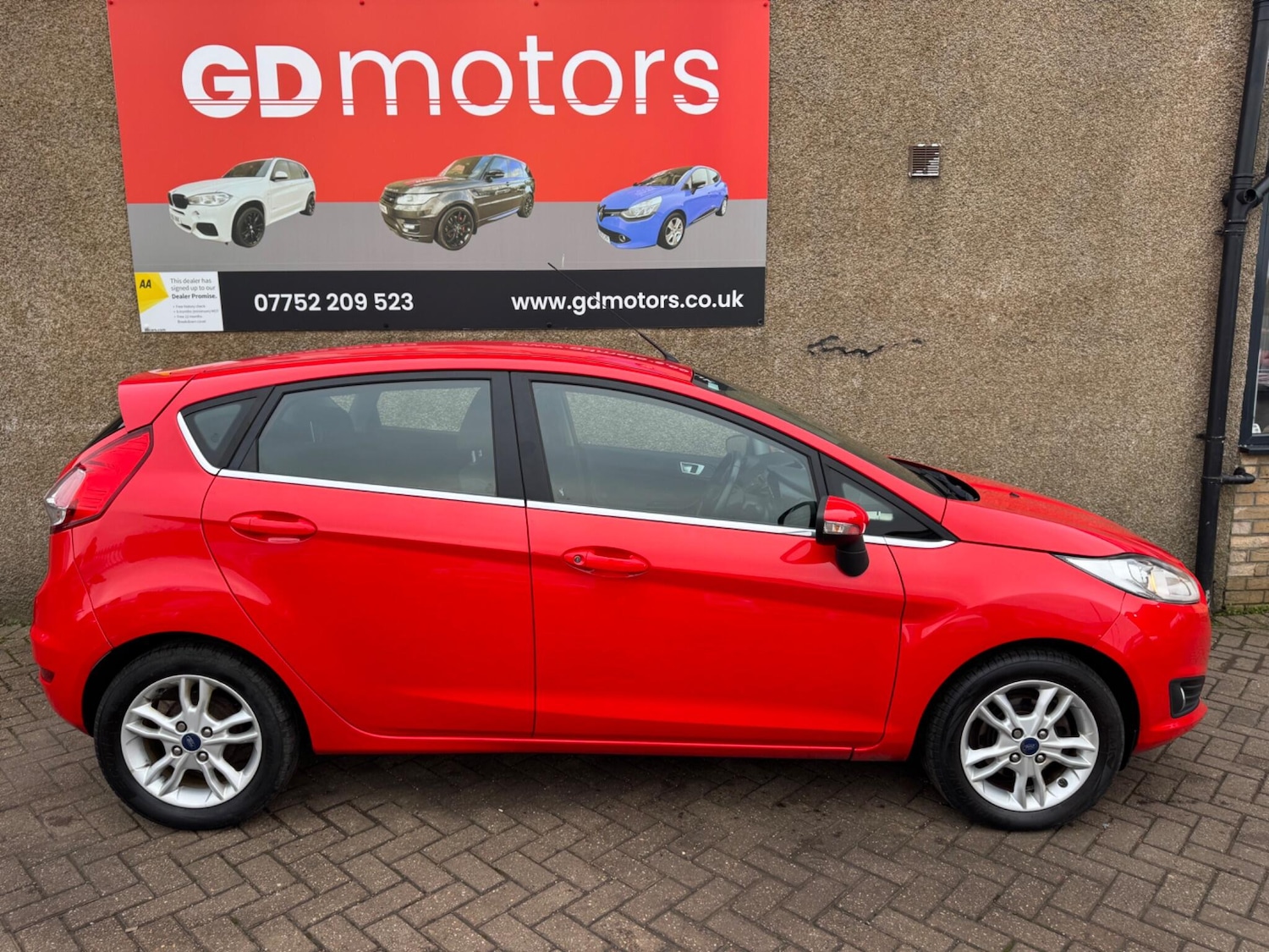 Used Ford Fiesta 2015 for sale - 77066807: Photo 2