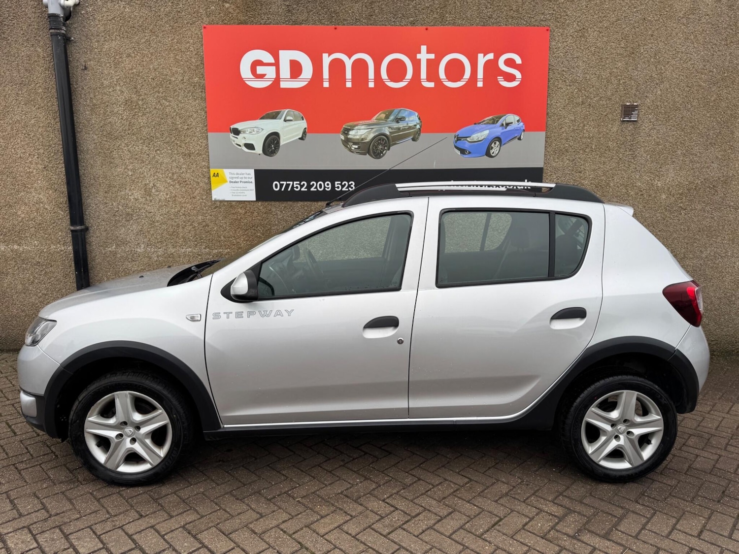 Used Dacia Sandero Stepway 2015 for sale - 77067098: Photo 2