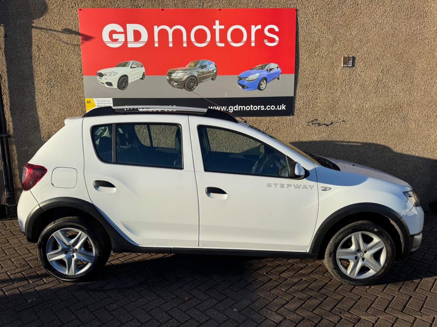 Used Dacia Sandero Stepway 2014 for sale - 76993750: Photo 2