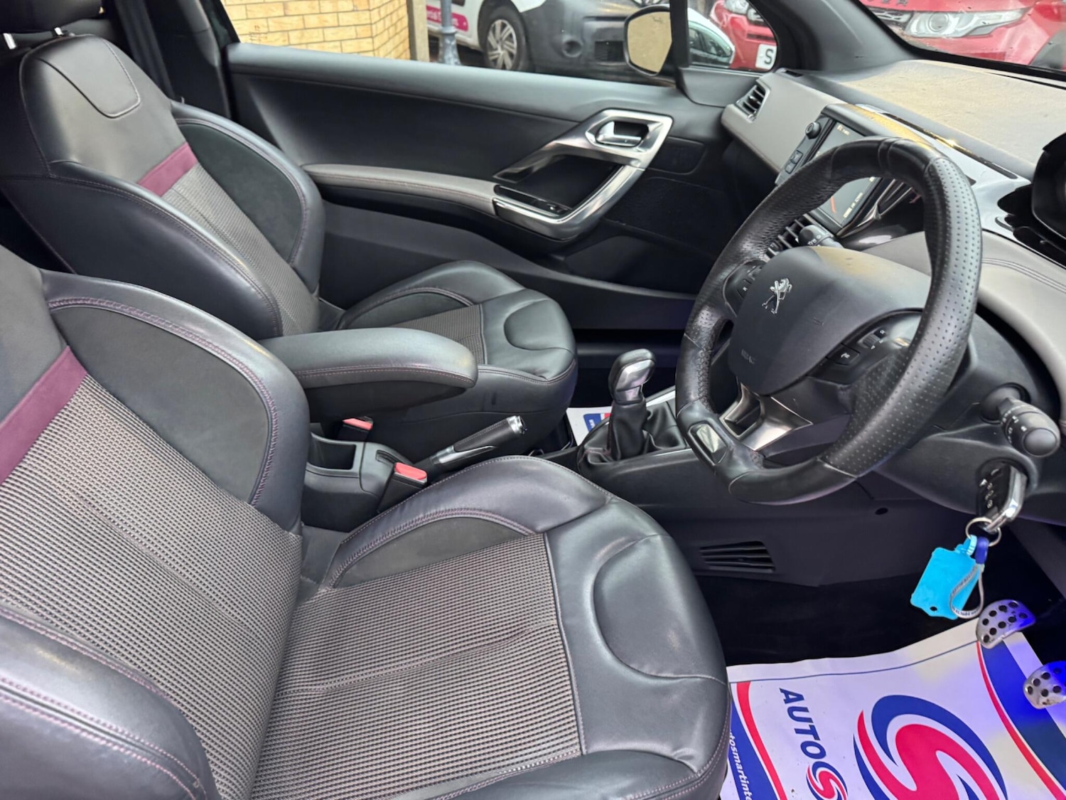 Used Peugeot 208 2014 for sale - 77029789: Photo 15