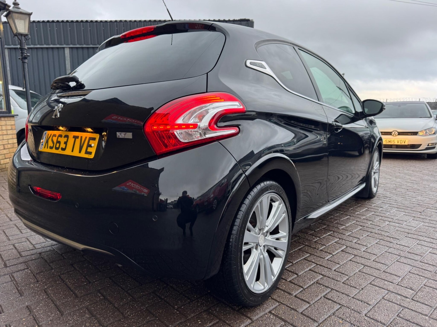 Used Peugeot 208 2014 for sale - 77029789: Photo 6