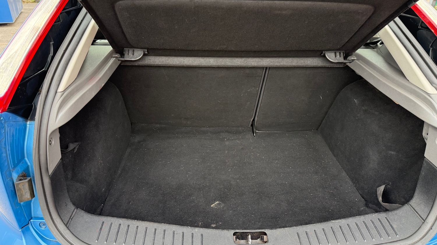 Used Ford Focus 2010 for sale - 76193470: Photo 16