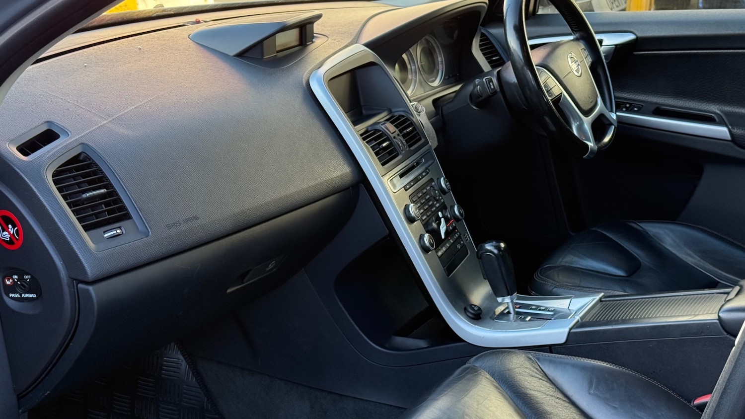 Used Volvo XC60 2009 for sale - 76594849: Photo 11