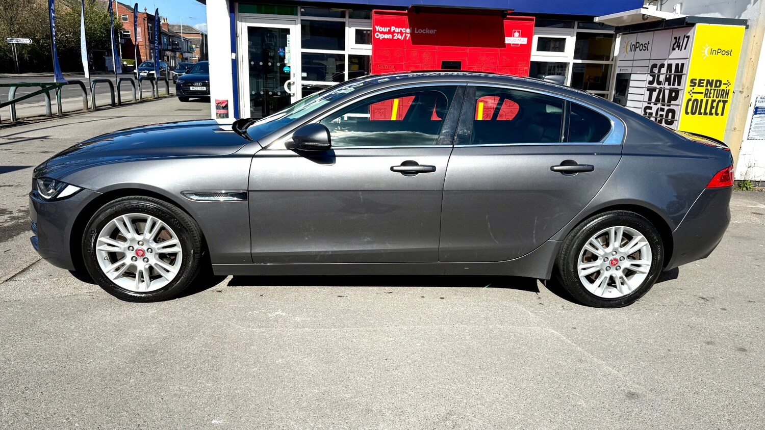Used Jaguar XE 2017 for sale - 78105655: Photo 4