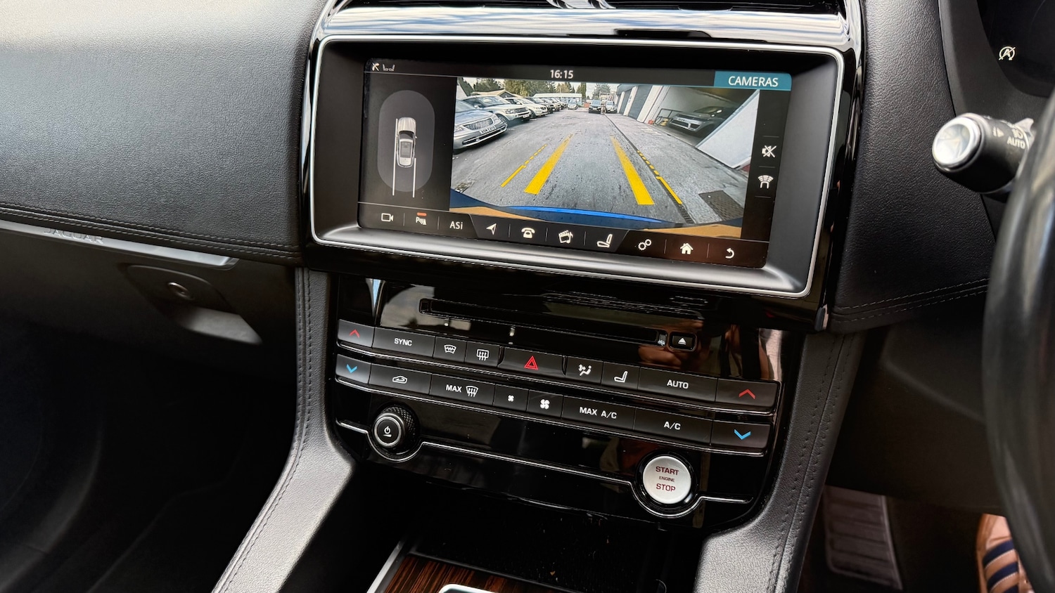 Used Jaguar F-Pace 2017 for sale - 76104243: Photo 16