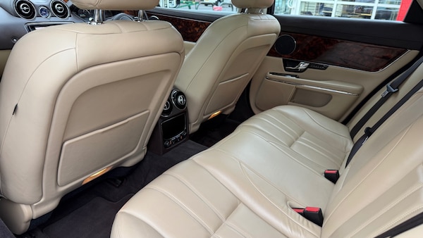 Used Jaguar XJ 2010 for sale - 76209502: Photo 12