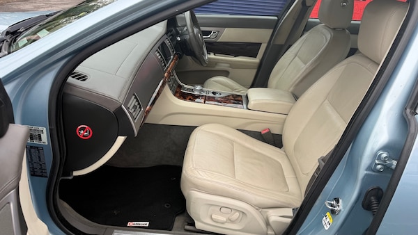 Used Jaguar XF 2011 for sale - 76187334: Photo 9