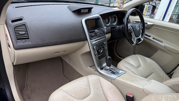 Used Volvo XC60 2010 for sale - 76079944: Photo 10