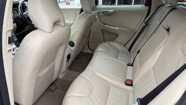 Used Volvo XC60 2010 for sale - 76079944: Photo 12