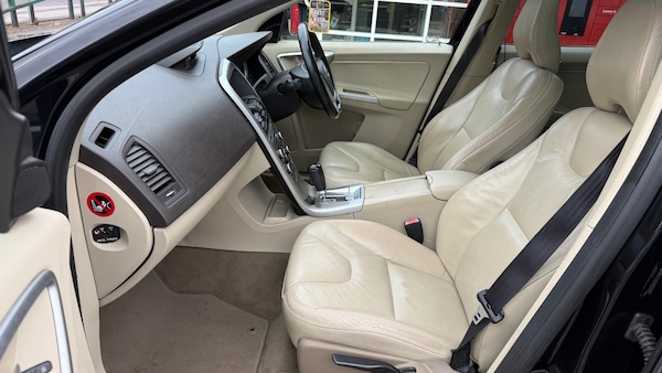Used Volvo XC60 2010 for sale - 76079944: Photo 9