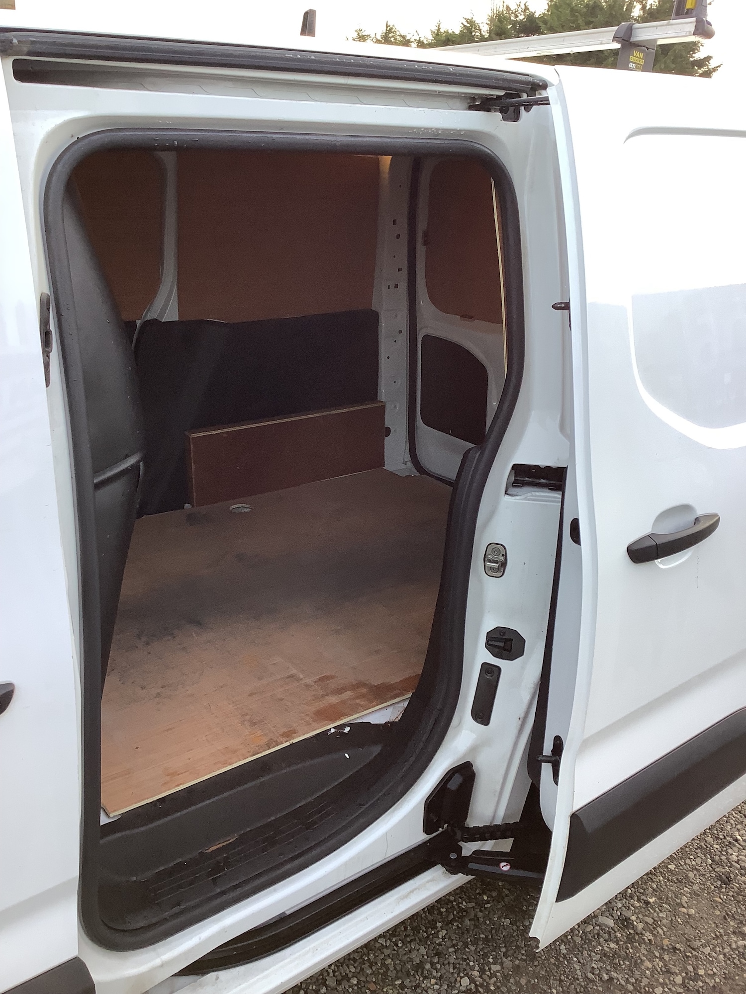 Used Peugeot Partner 2022 for sale - 77584273: Photo 11