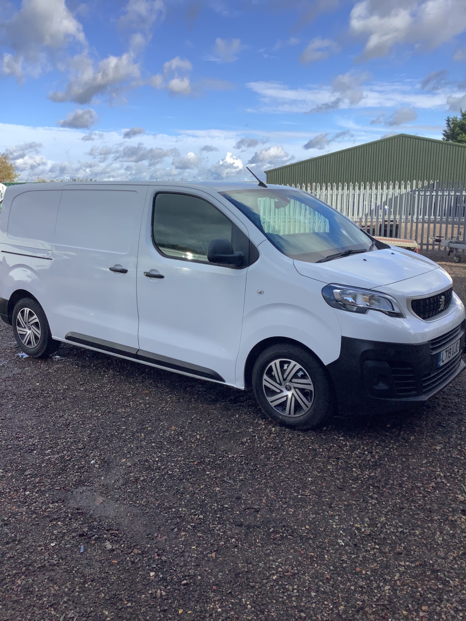 Used Peugeot Expert 2019 for sale - 76358261: Photo 2
