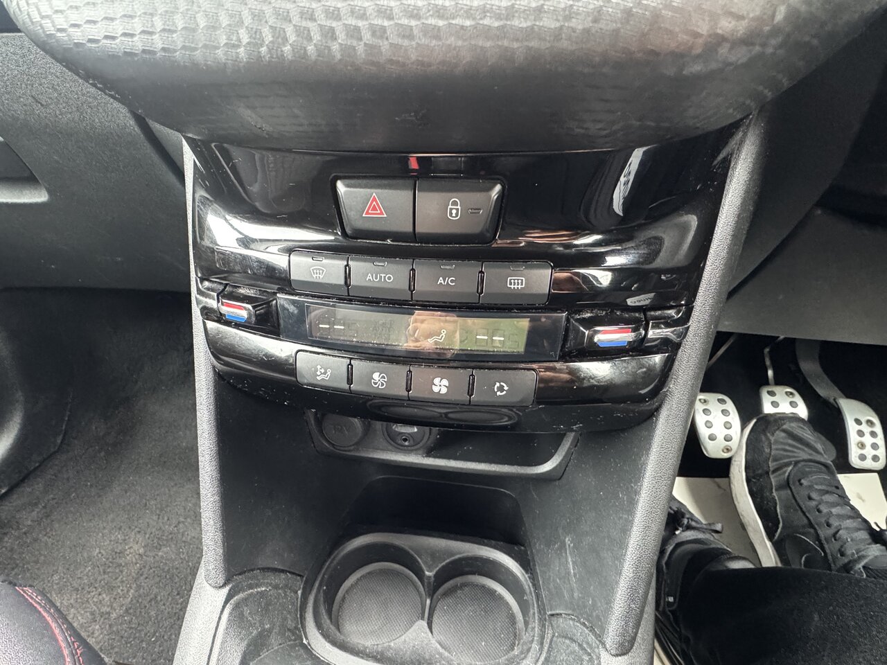 Used Peugeot 208 2018 for sale - 77258493: Photo 35