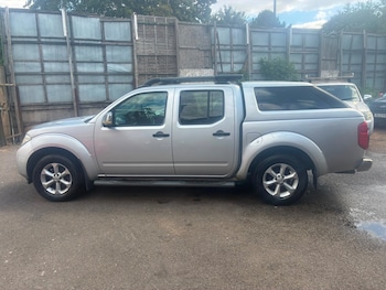 Used Nissan Navara 2010 for sale - 79625673: Photo