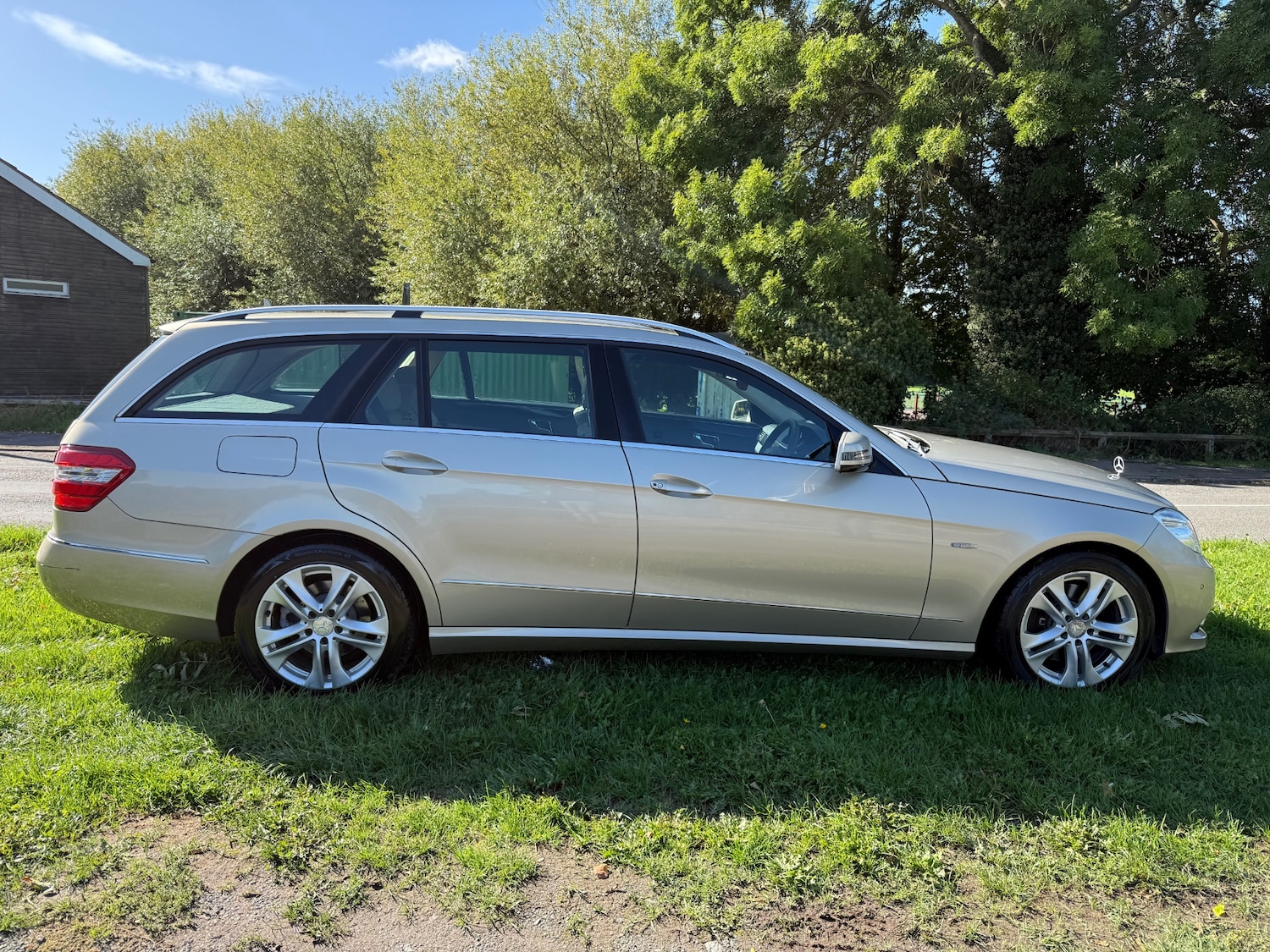 Used Mercedes-Benz E-Class 2010 for sale - 76022753: Photo 3