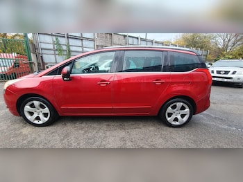 Used Peugeot 5008 2010 for sale - 76479571: Photo