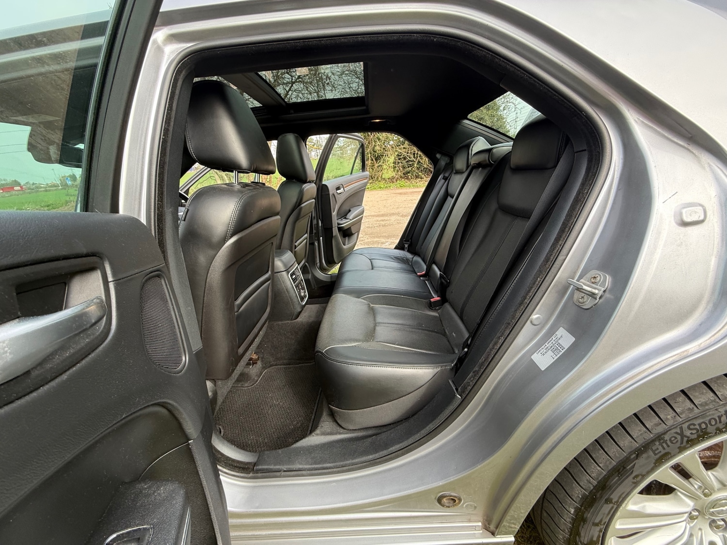 Used Chrysler 300C 2014 for sale - 77984148: Photo 11