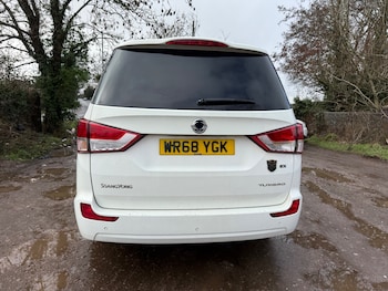 Used Ssangyong Turismo 2018 for sale - 77689342: Photo