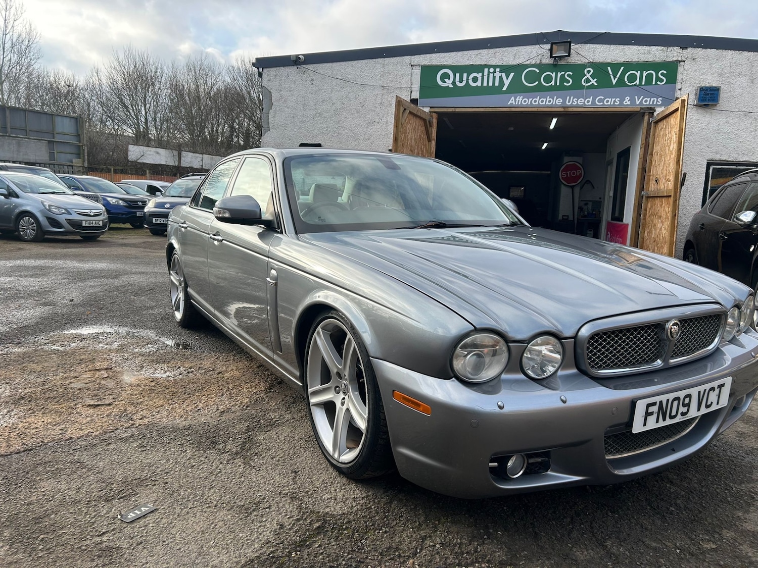 Used Jaguar XJ 2009 for sale - 73490391: Photo 1
