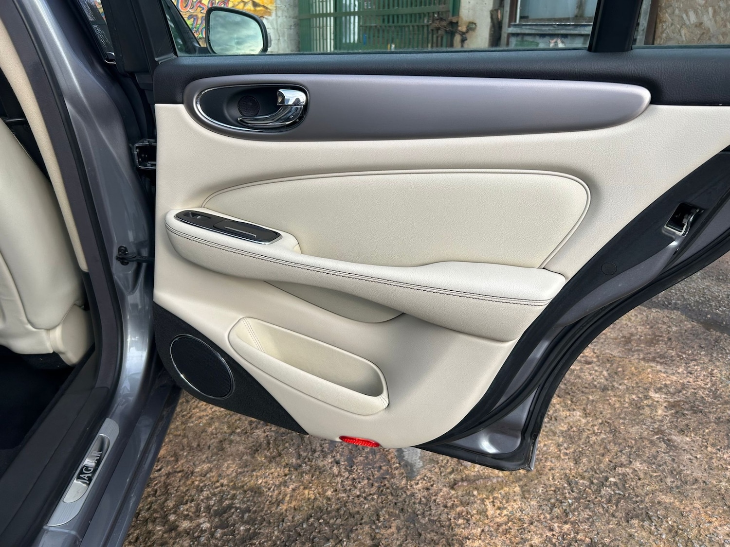 Used Jaguar XJ 2009 for sale - 73490391: Photo 12