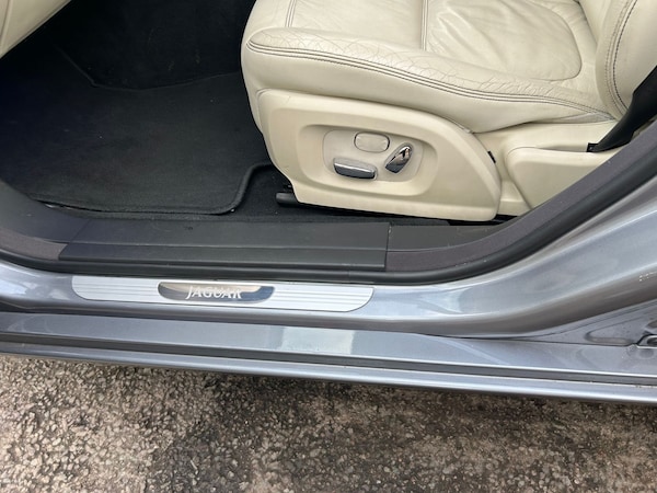 Used Jaguar XJ 2009 for sale - 73490391: Photo 24