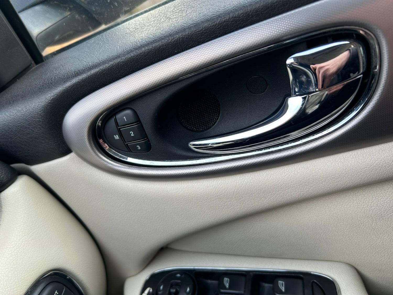 Used Jaguar XJ 2009 for sale - 73490391: Photo 26