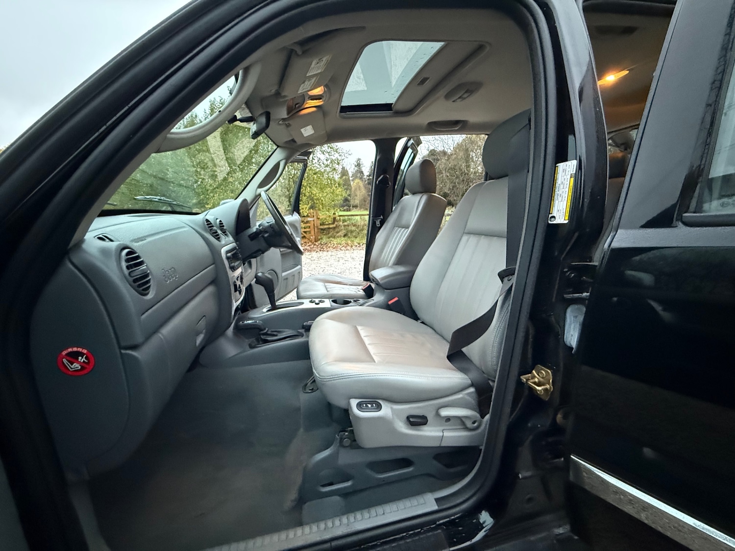 Used Jeep Cherokee 2006 for sale - 76589934: Photo 14