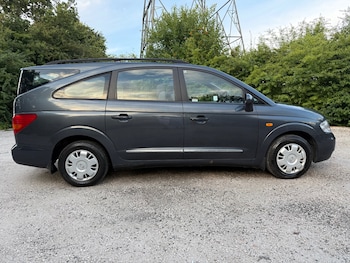 Used Ssangyong Rodius 2009 for sale - 75309070: Photo