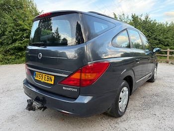 Used Ssangyong Rodius 2009 for sale - 75309070: Photo