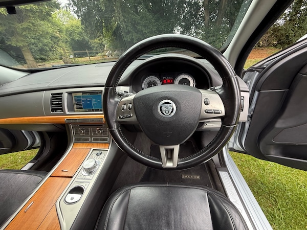 Used Jaguar XF 2010 for sale - 75408213: Photo 14