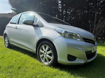 Used Toyota Yaris 2013 for sale - 77973995: Photo